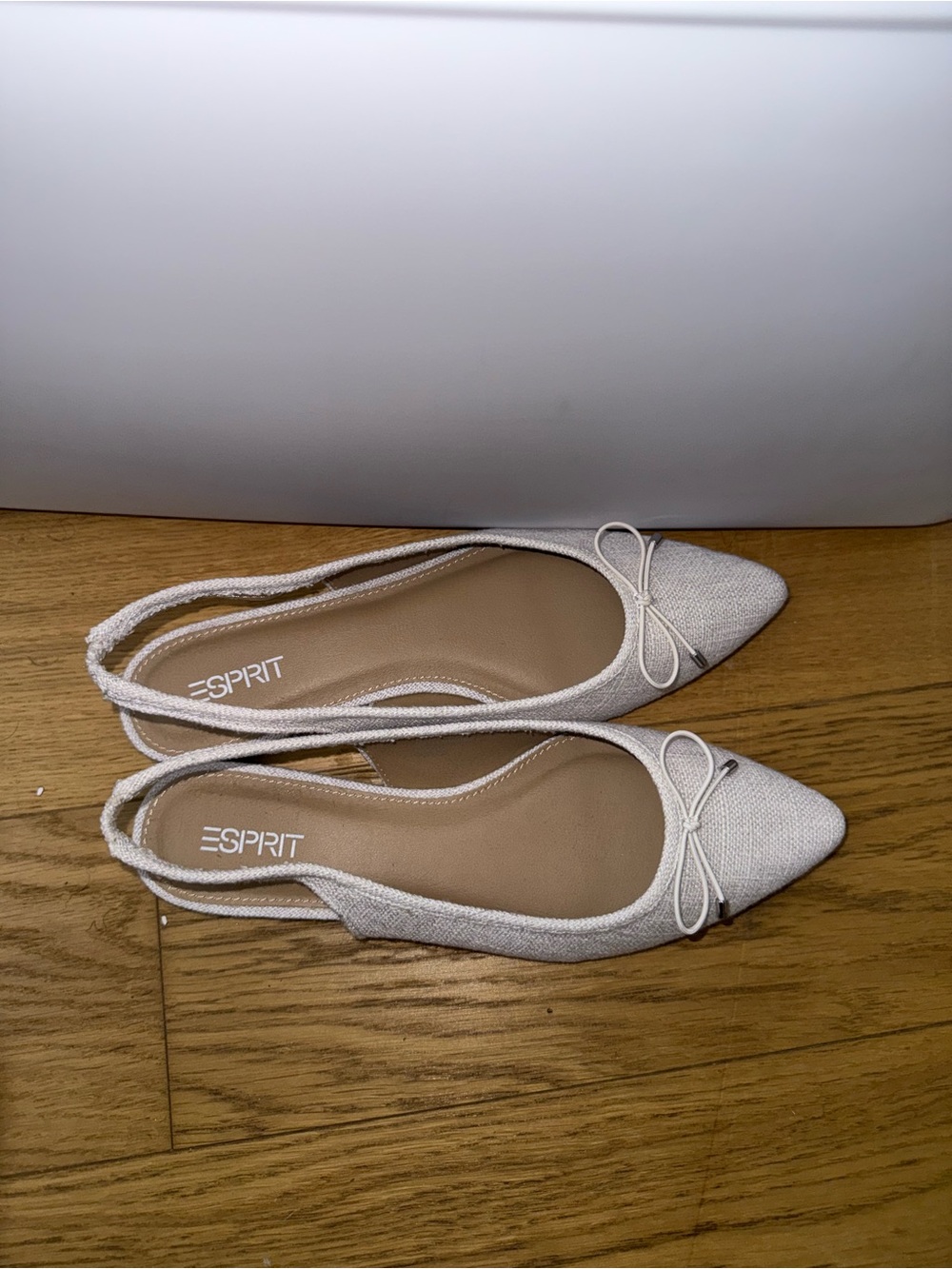 Esprit Women's Cream Pointed-Toe Slingback Flats with Bow